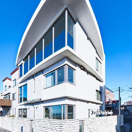 Вилла Zushi Funny House Экстерьер фото